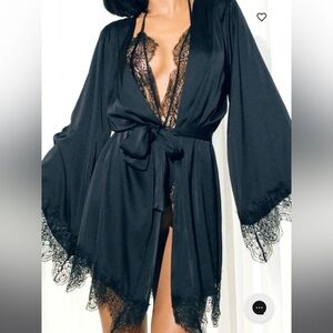 God Save Queens - Lena Black Robe size 0-2